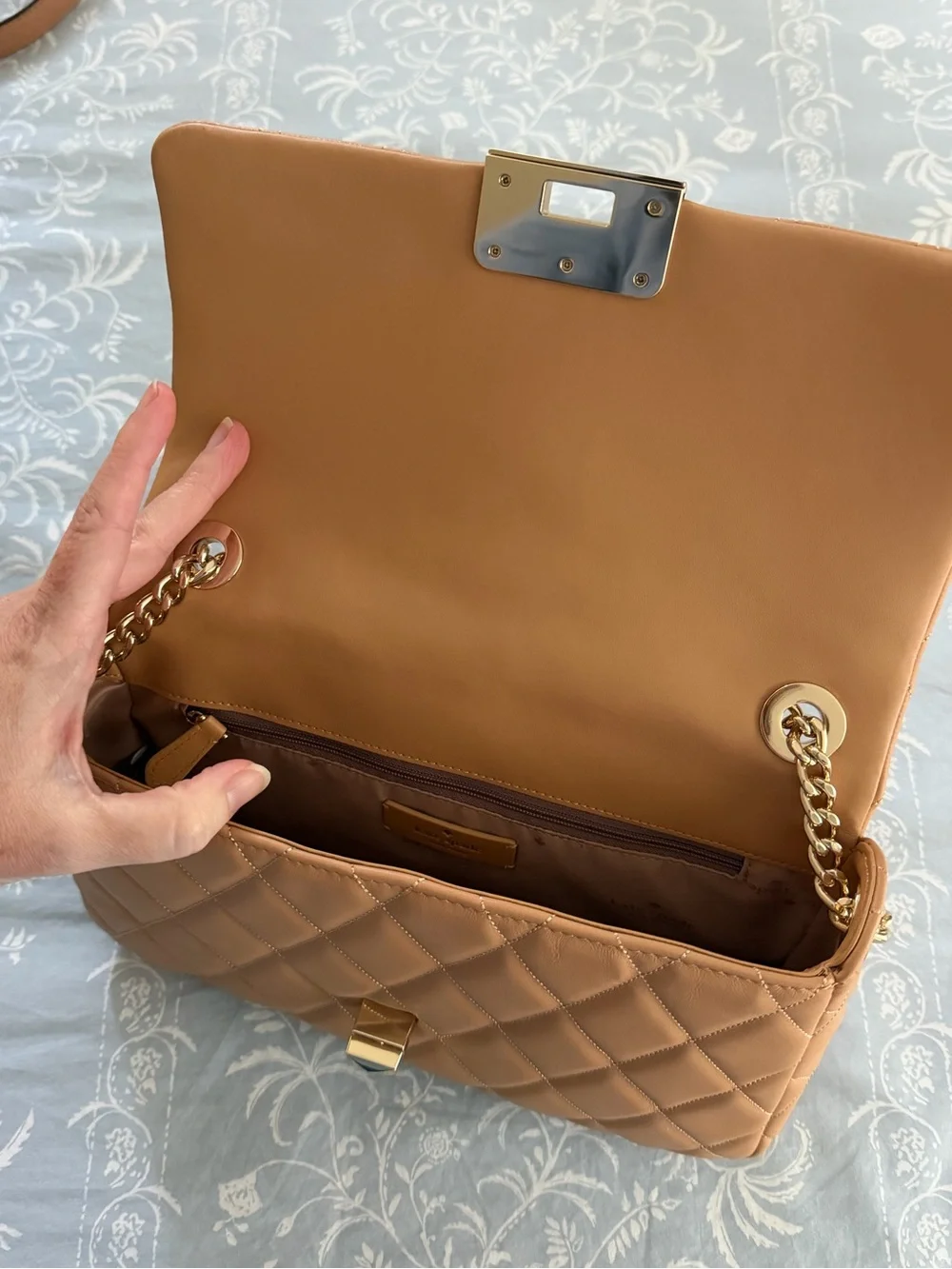 Kate Spade ♠️ NEVER USED Carey Quilted Tan crossbody bag with Gold Chain